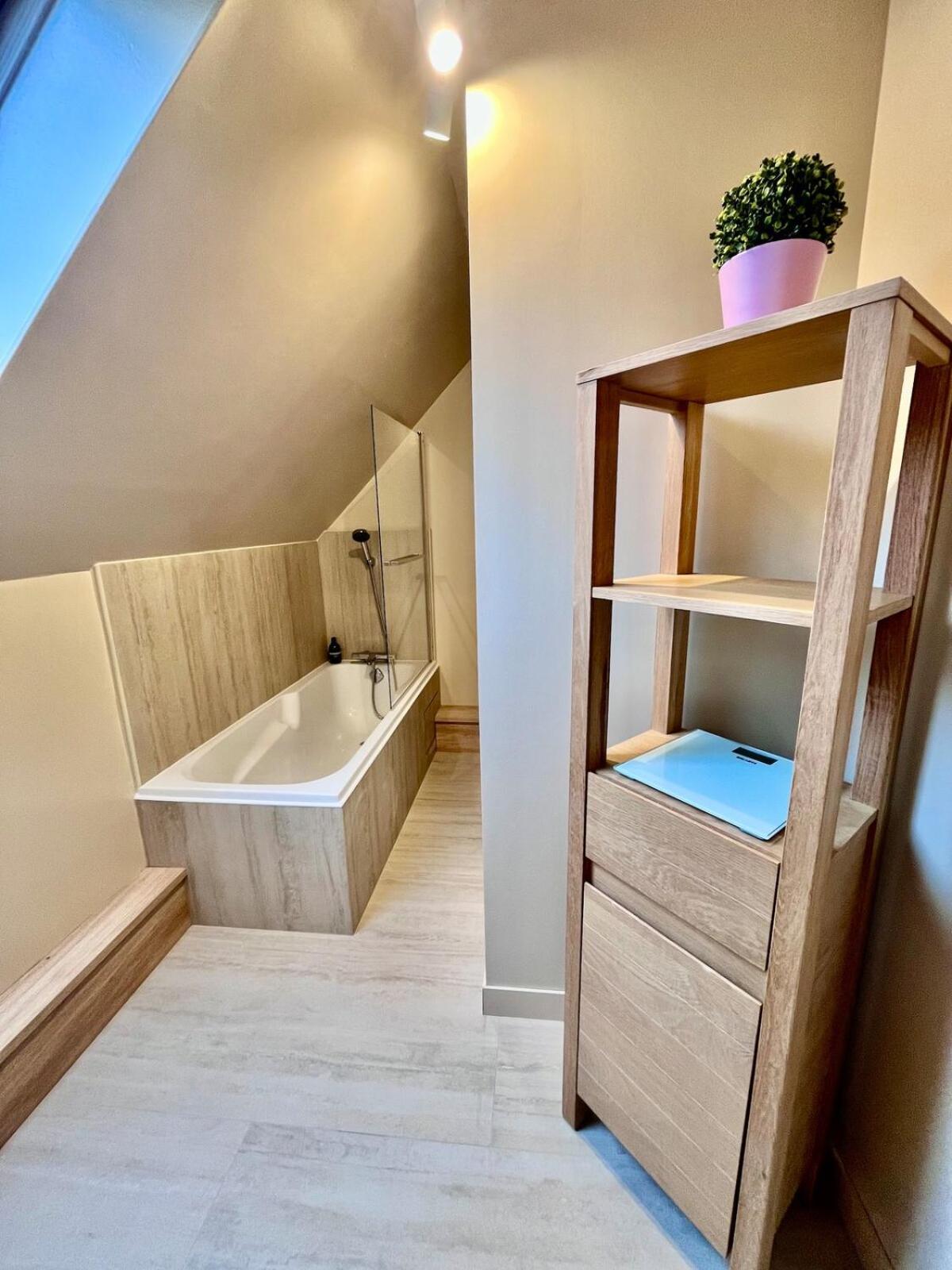 Man Cave Villa Le Mans Bagian luar foto