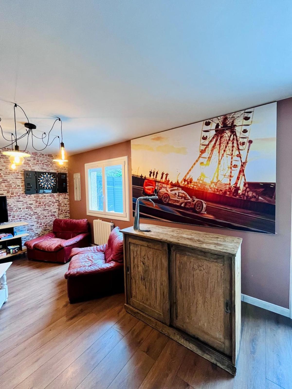 Man Cave Villa Le Mans Bagian luar foto